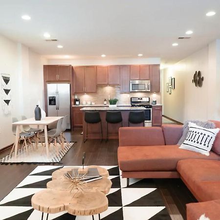 2Br Airy & Tidy Apt With Free Covered Parking - Central Modern Chicago Buitenkant foto