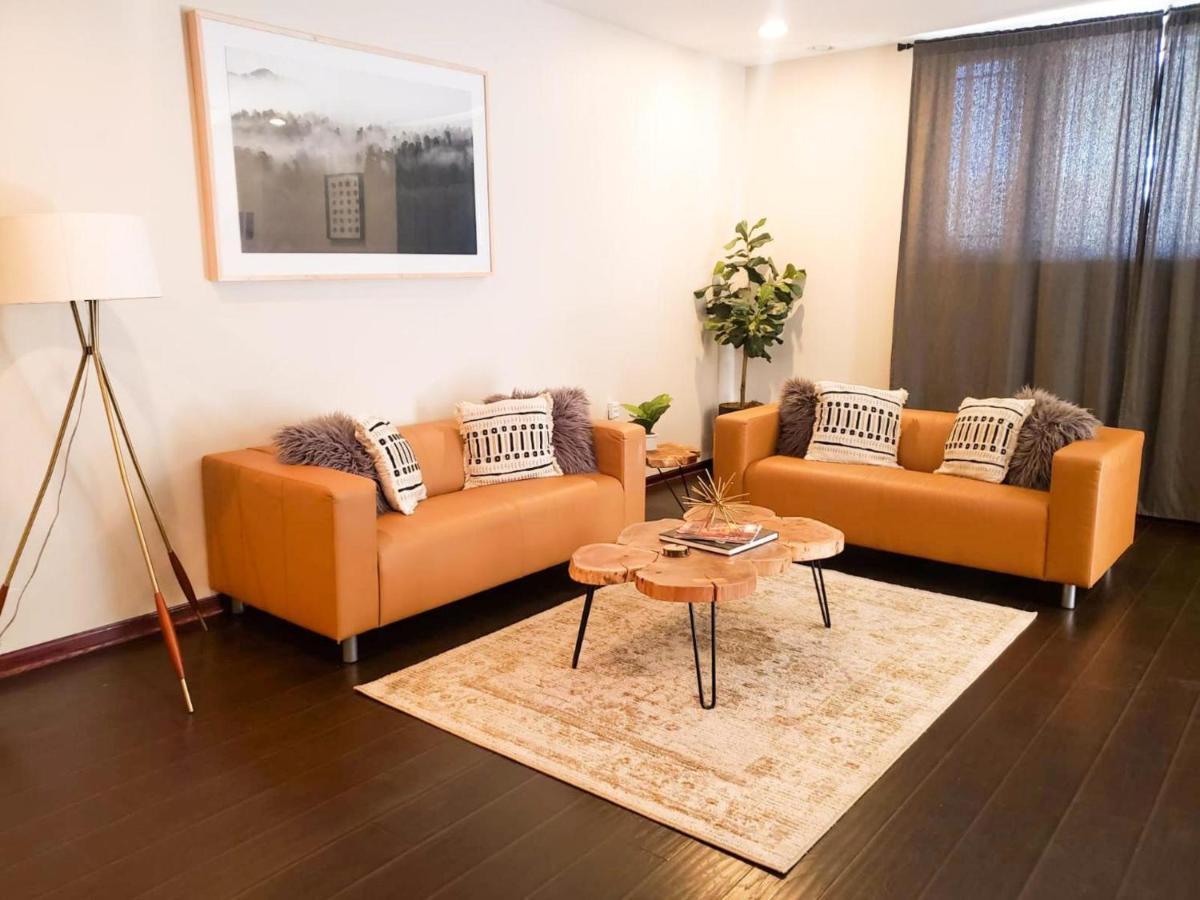 2Br Airy & Tidy Apt With Free Covered Parking - Central Modern Chicago Buitenkant foto