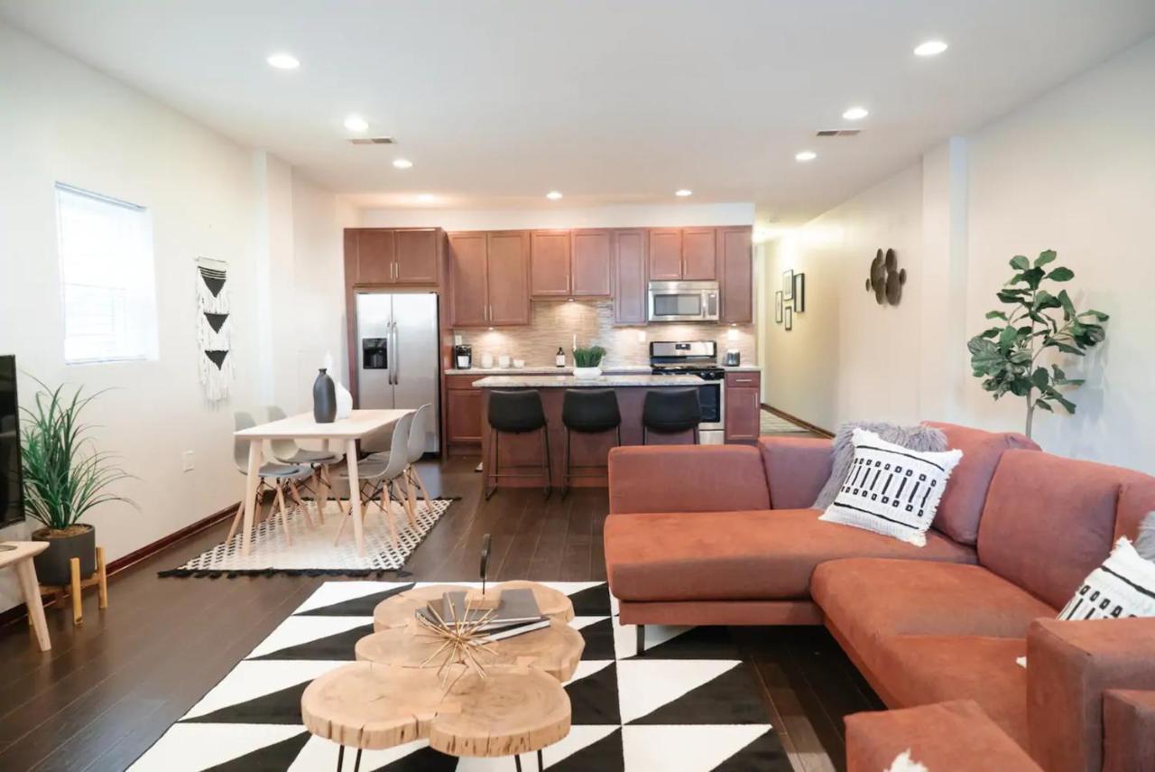 2Br Airy & Tidy Apt With Free Covered Parking - Central Modern Chicago Buitenkant foto