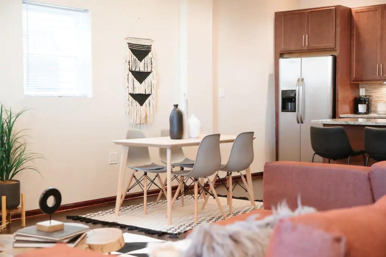 2Br Airy & Tidy Apt With Free Covered Parking - Central Modern Chicago Buitenkant foto