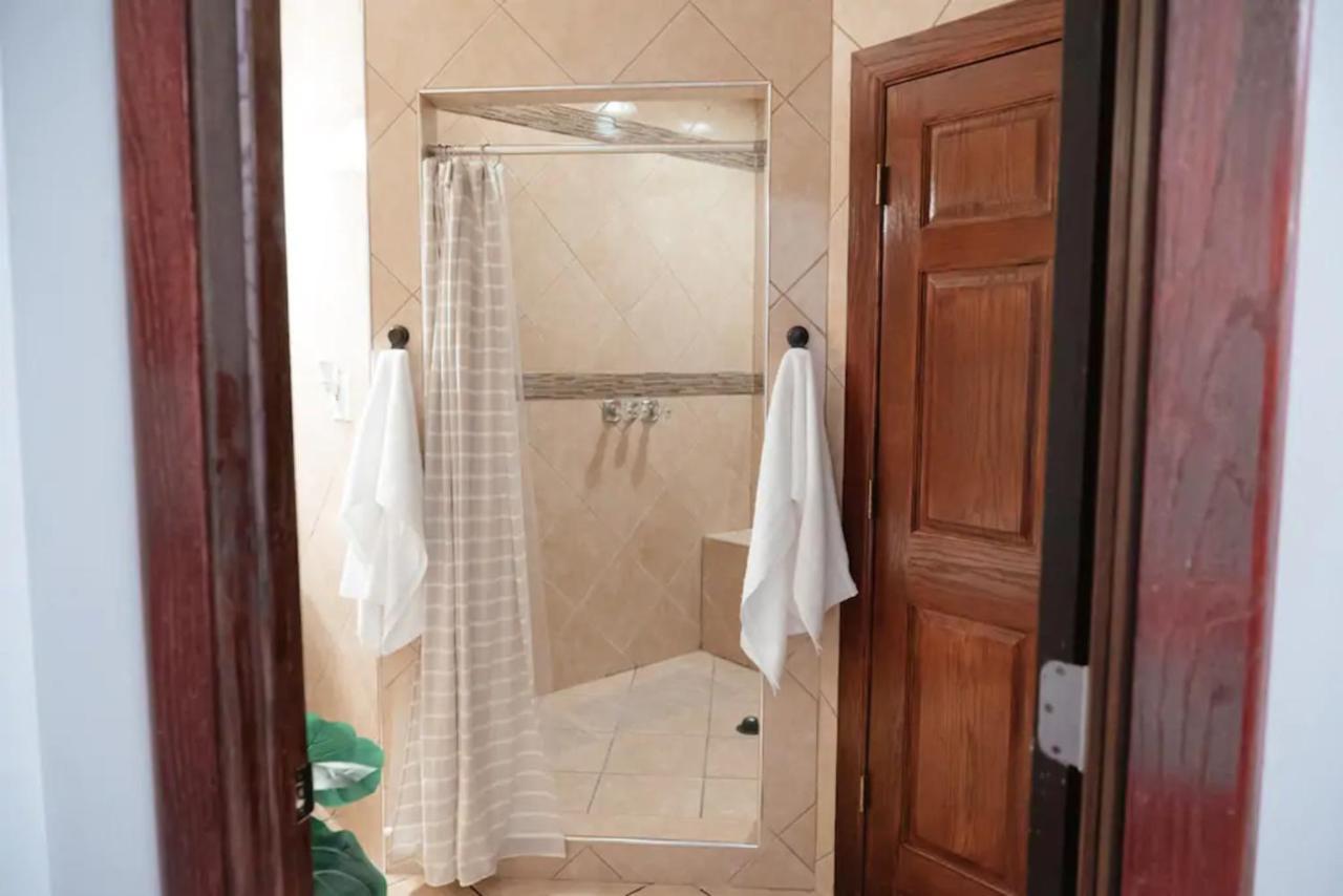 2Br Airy & Tidy Apt With Free Covered Parking - Central Modern Chicago Buitenkant foto