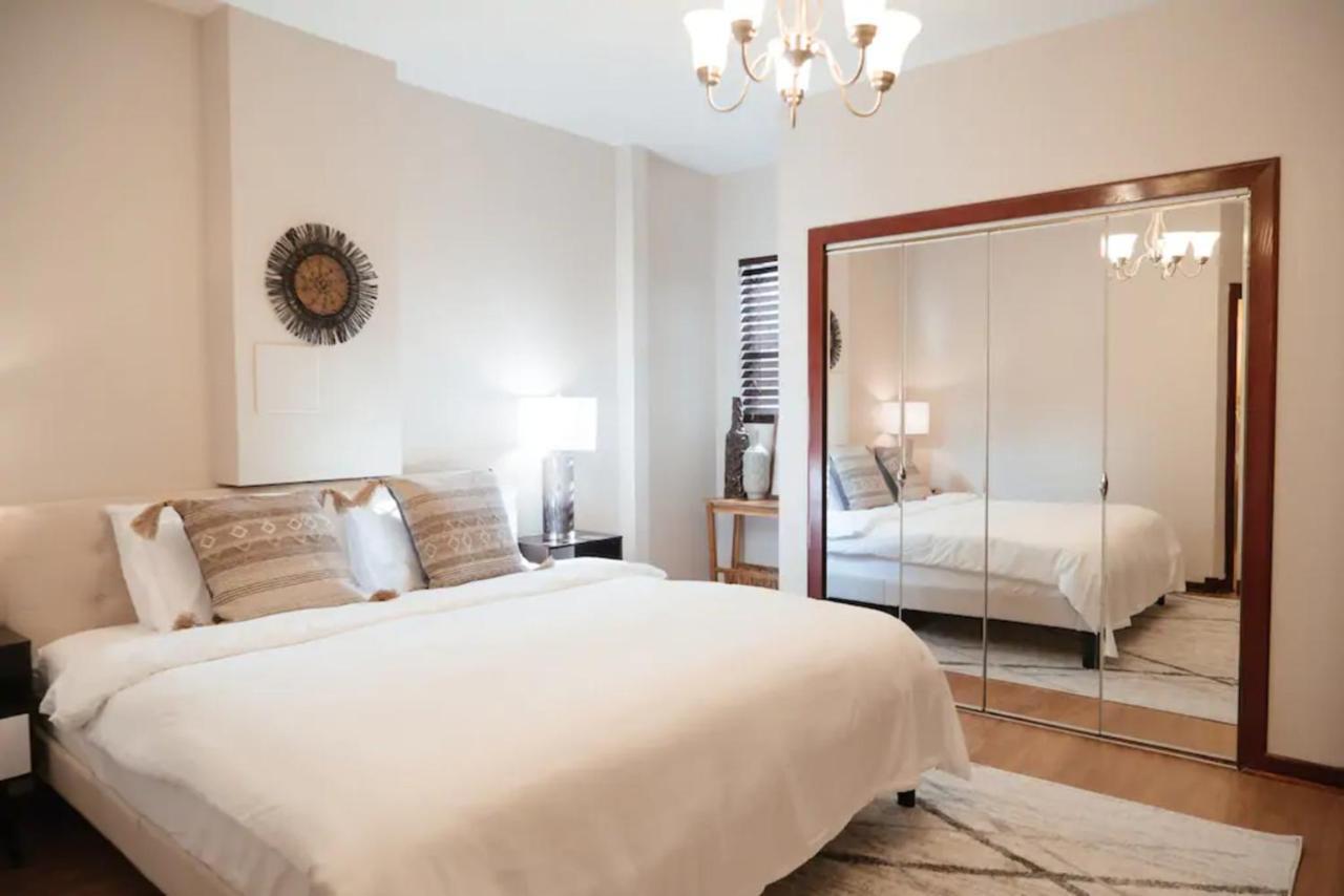 2Br Airy & Tidy Apt With Free Covered Parking - Central Modern Chicago Buitenkant foto